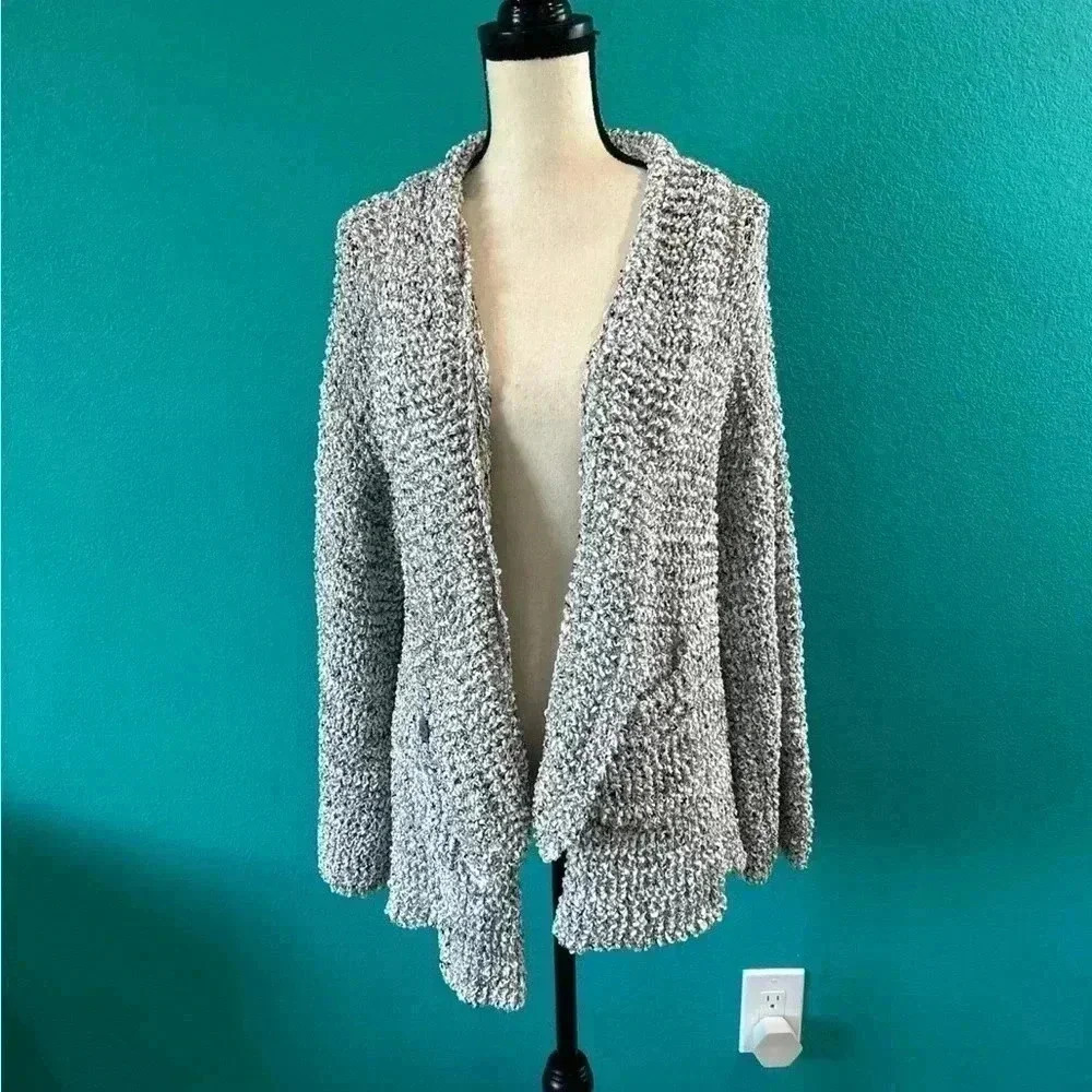 Pol chuncky knit black and white cardigan in size small